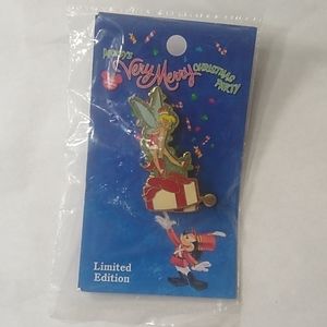 Disney Very Merry Christmas 2004 Hinged Tinkerbell Trading Pin